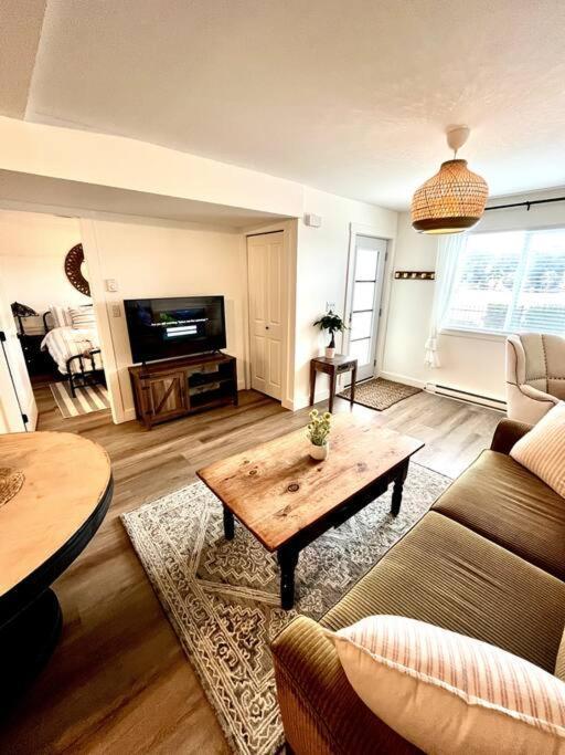 Cozy Lakeview Suite Victoria Exterior foto